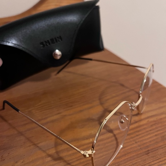 Clear glasses - Picture 3 of 3